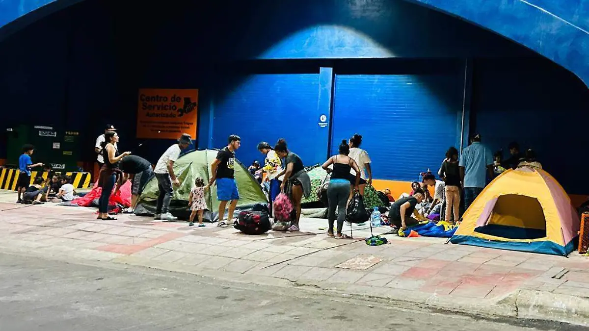 migrantes en campamento